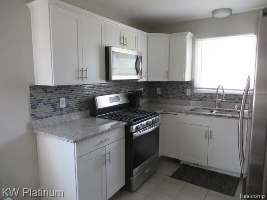 23120 Lambrecht Avenue Eastpointe City MI 48021