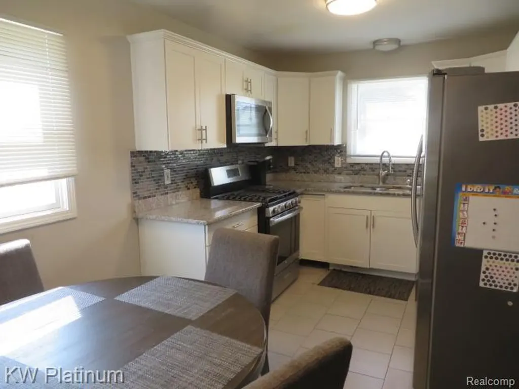 23120 Lambrecht Avenue Eastpointe City MI 48021
