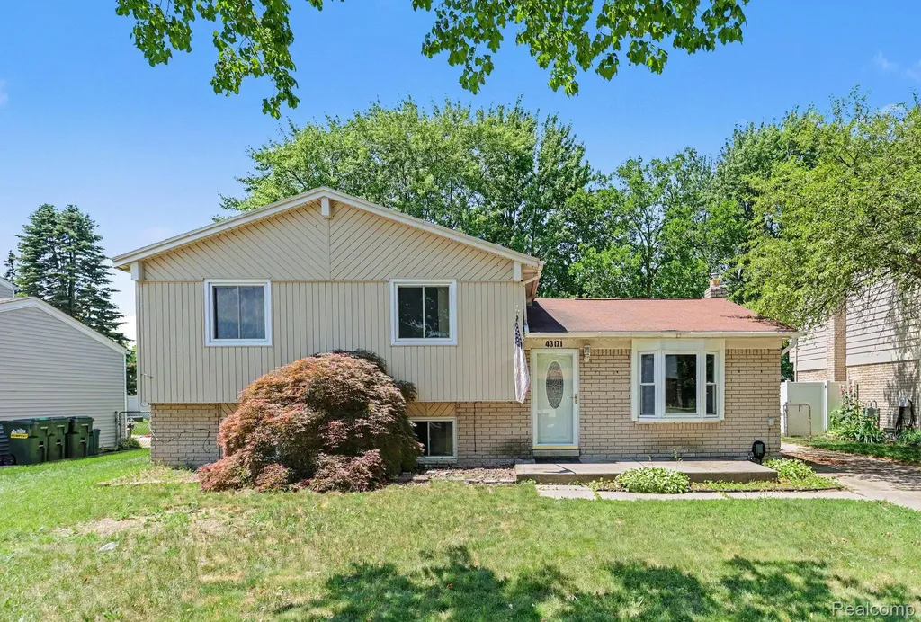 43171 Hartwick Drive Sterling Heights City MI 48313