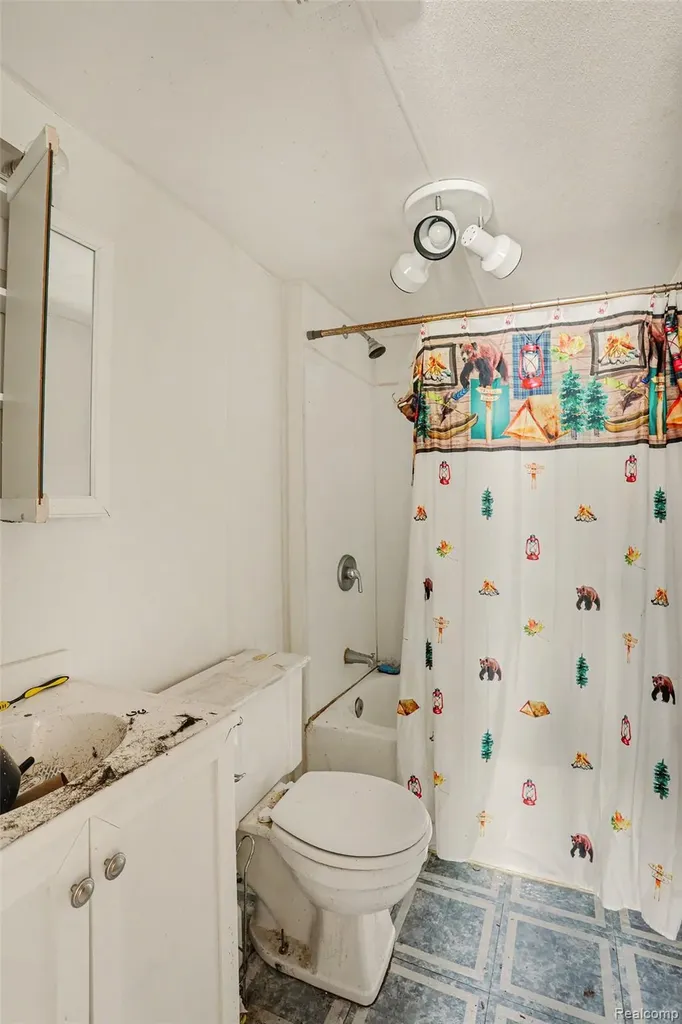 43171 Hartwick Drive Sterling Heights City MI 48313
