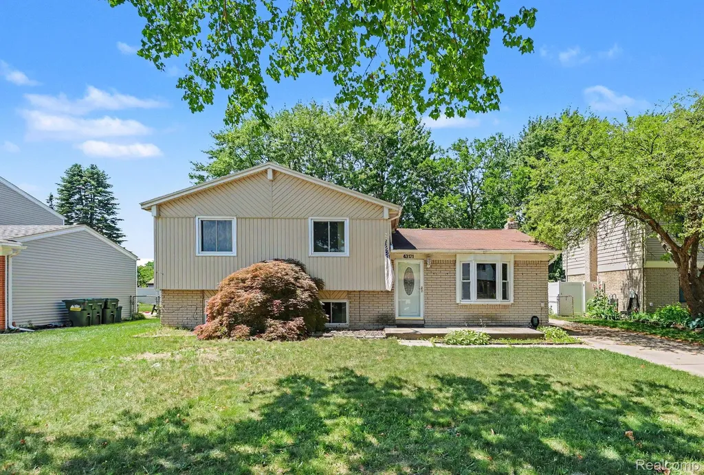 43171 Hartwick Drive Sterling Heights City MI 48313