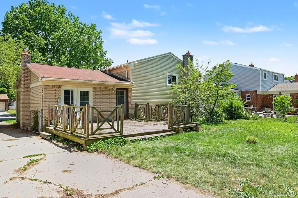 43171 Hartwick Drive Sterling Heights City MI 48313