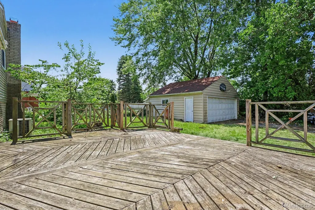 43171 Hartwick Drive Sterling Heights City MI 48313