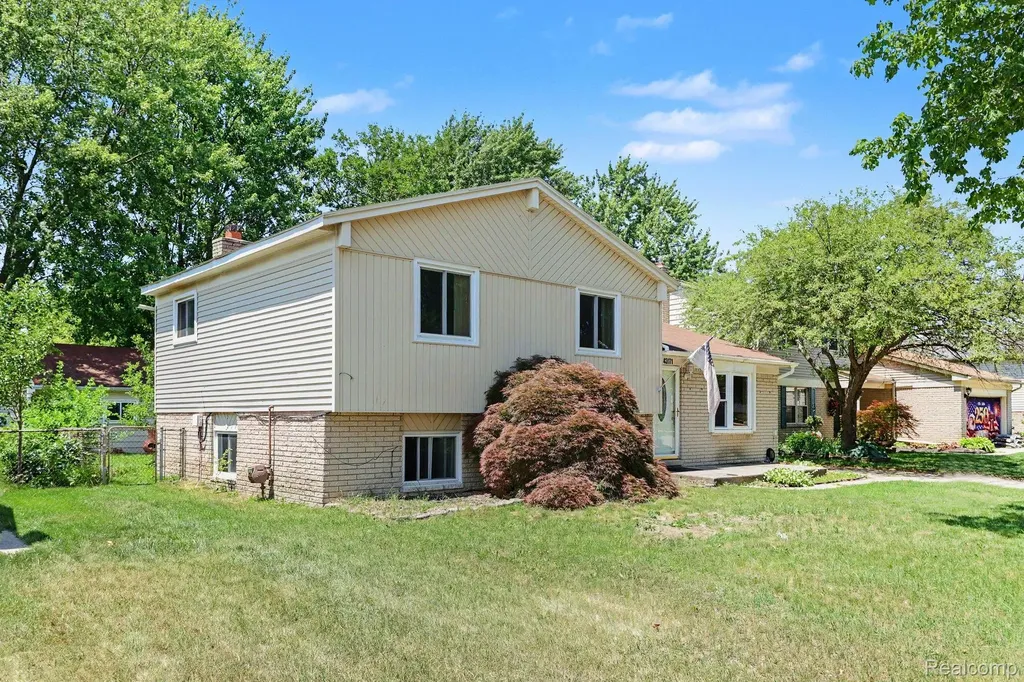 43171 Hartwick Drive Sterling Heights City MI 48313