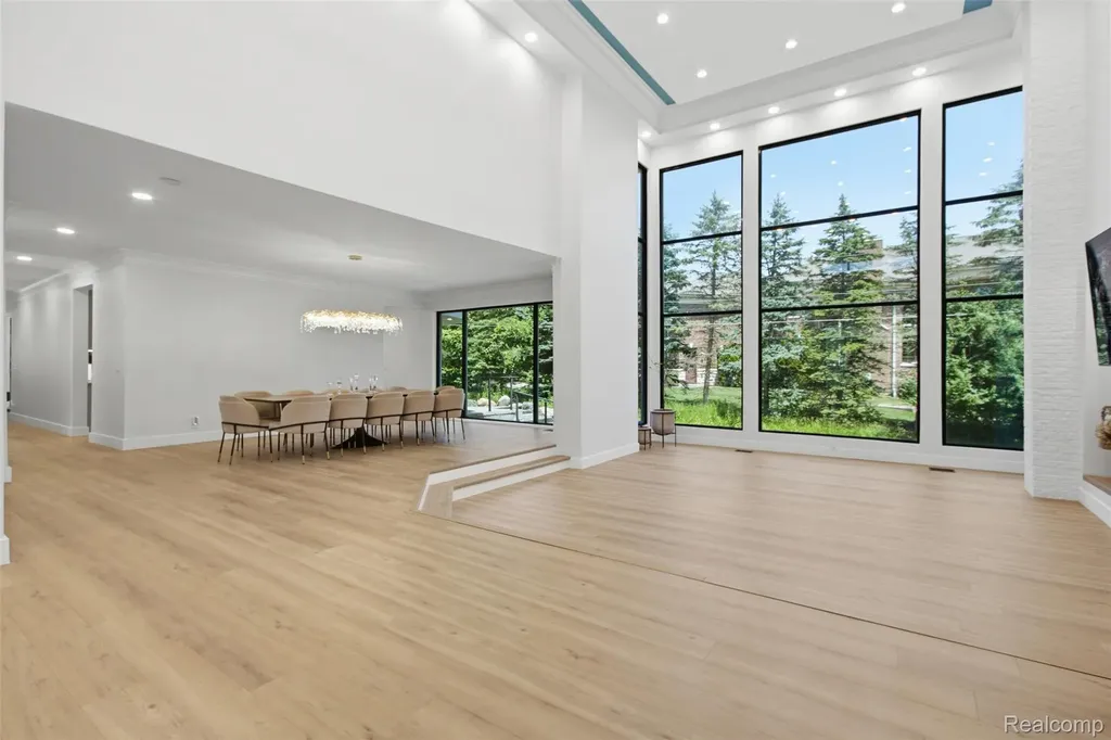 24696 Franklin Park Drive Franklin Village MI 48025