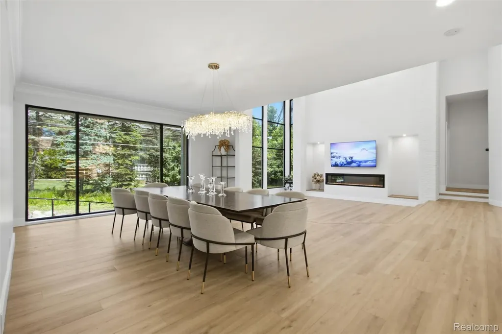 24696 Franklin Park Drive Franklin Village MI 48025