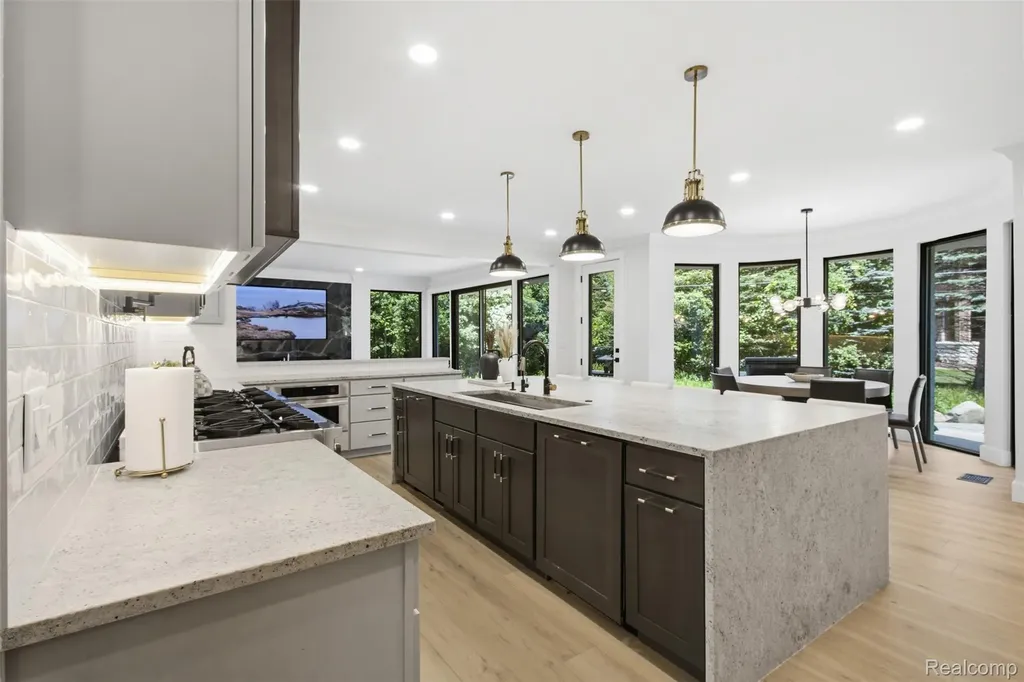 24696 Franklin Park Drive Franklin Village MI 48025