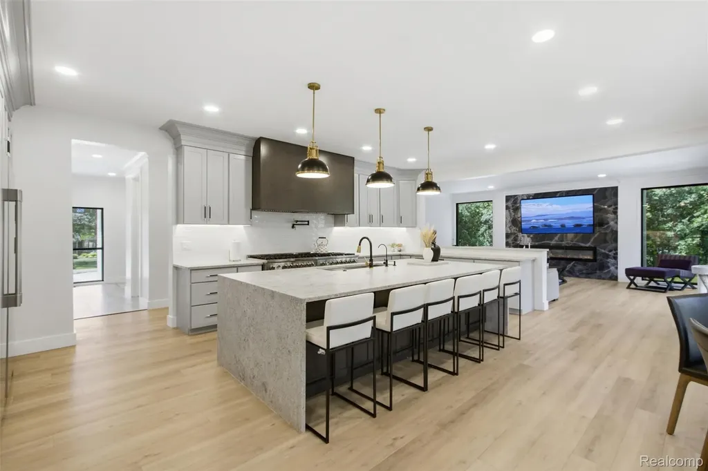 24696 Franklin Park Drive Franklin Village MI 48025