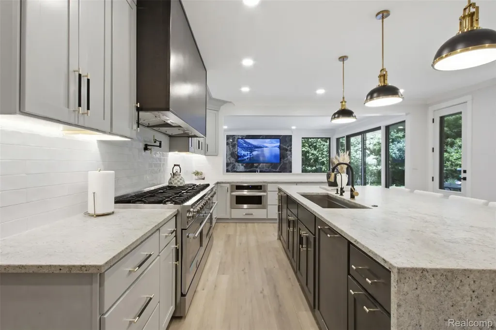 24696 Franklin Park Drive Franklin Village MI 48025
