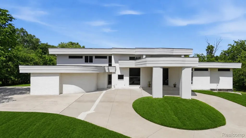 24696 Franklin Park Drive Franklin Village MI 48025
