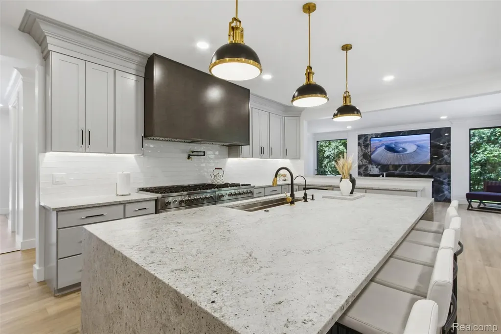 24696 Franklin Park Drive Franklin Village MI 48025