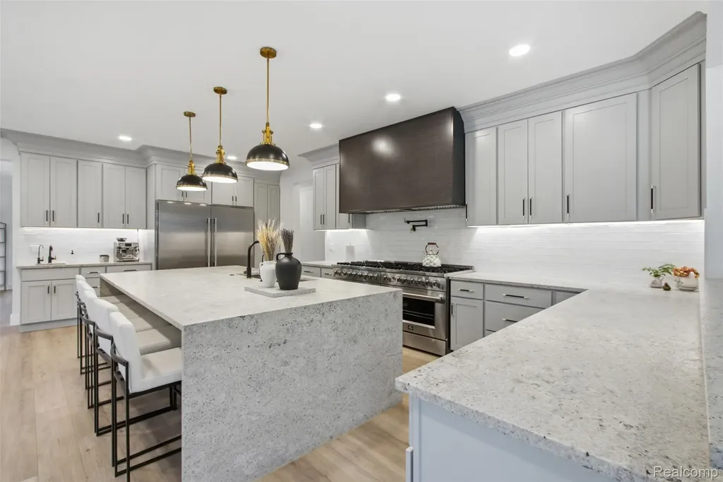 24696 Franklin Park Drive Franklin Village MI 48025