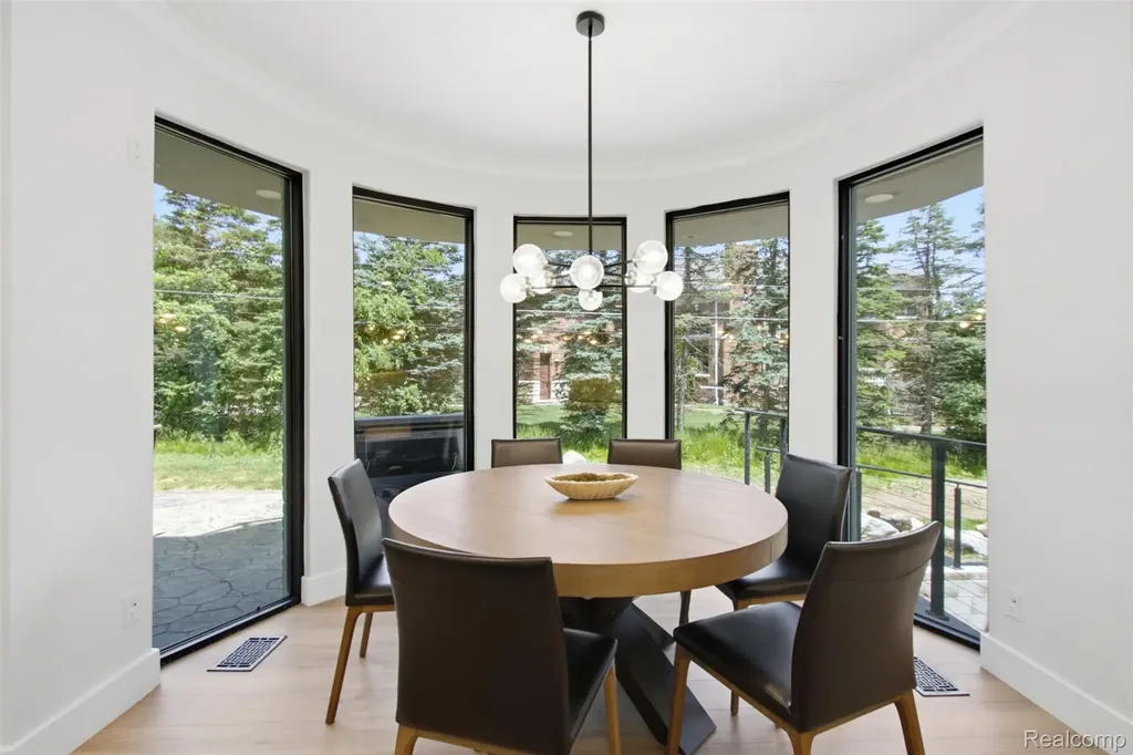 24696 Franklin Park Drive Franklin Village MI 48025