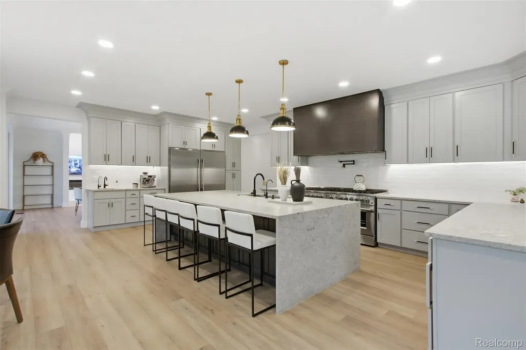 24696 Franklin Park Drive Franklin Village MI 48025