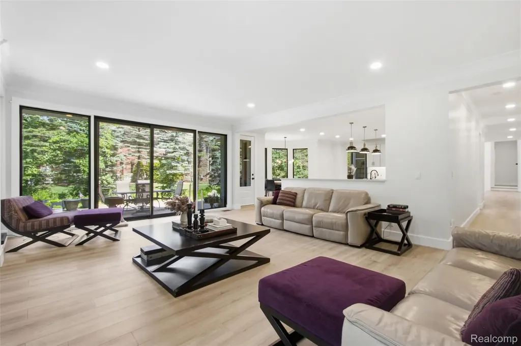 24696 Franklin Park Drive Franklin Village MI 48025