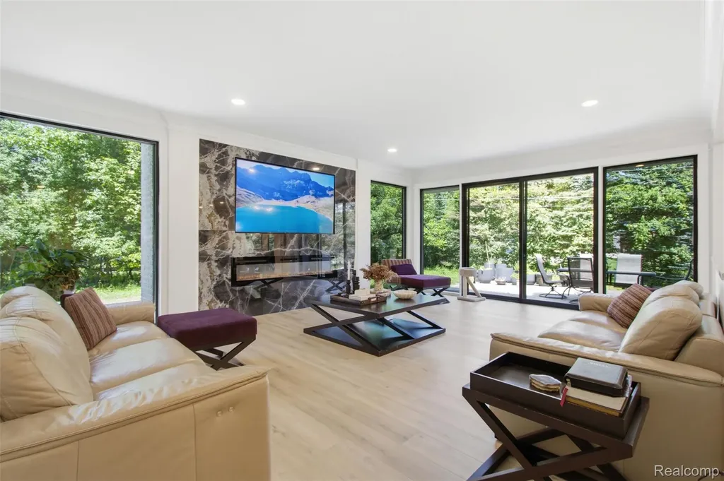 24696 Franklin Park Drive Franklin Village MI 48025
