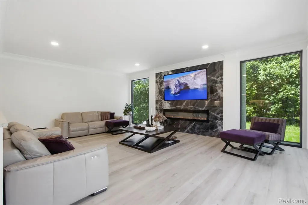 24696 Franklin Park Drive Franklin Village MI 48025
