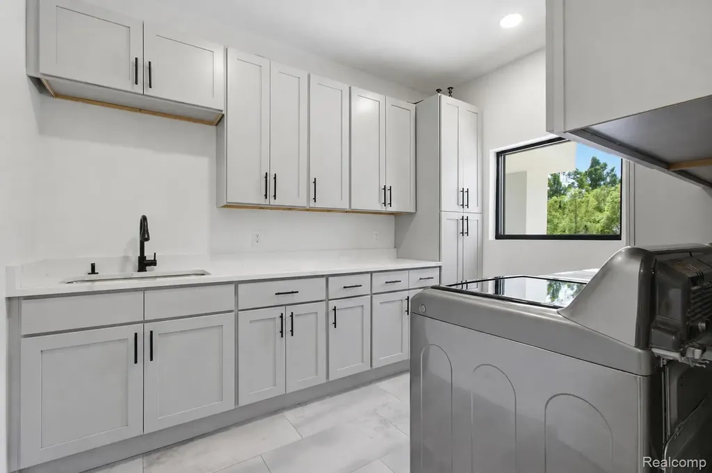 24696 Franklin Park Drive Franklin Village MI 48025