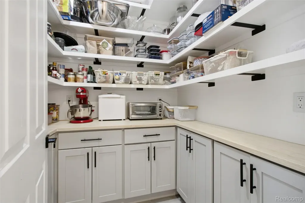 24696 Franklin Park Drive Franklin Village MI 48025