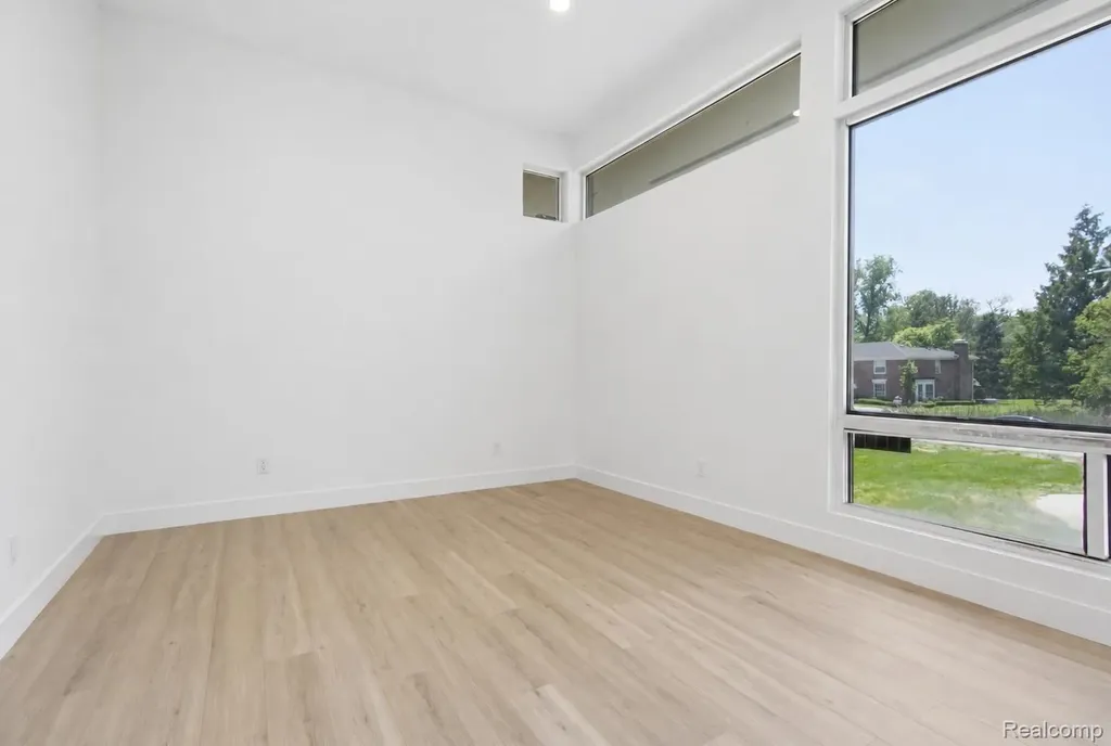 24696 Franklin Park Drive Franklin Village MI 48025