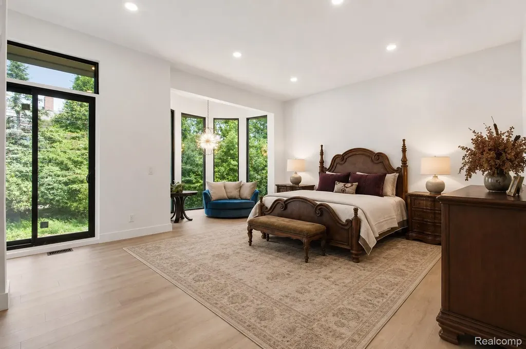 24696 Franklin Park Drive Franklin Village MI 48025