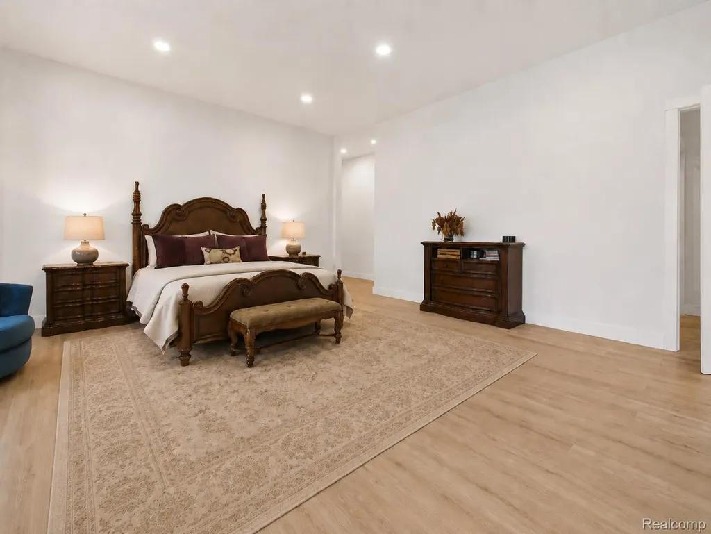 24696 Franklin Park Drive Franklin Village MI 48025