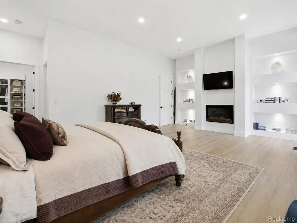 24696 Franklin Park Drive Franklin Village MI 48025