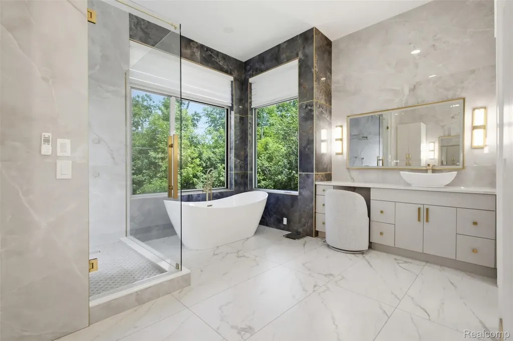 24696 Franklin Park Drive Franklin Village MI 48025