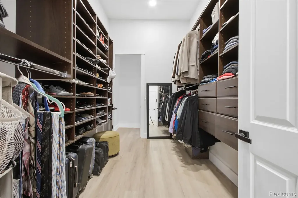 24696 Franklin Park Drive Franklin Village MI 48025