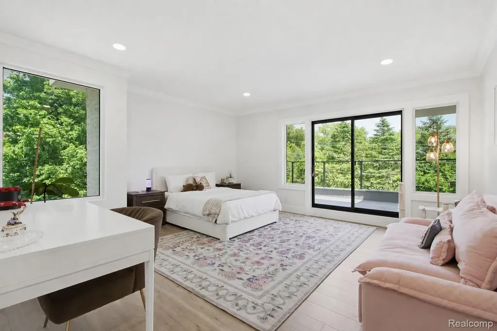 24696 Franklin Park Drive Franklin Village MI 48025