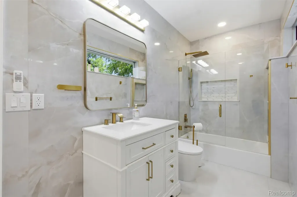 24696 Franklin Park Drive Franklin Village MI 48025