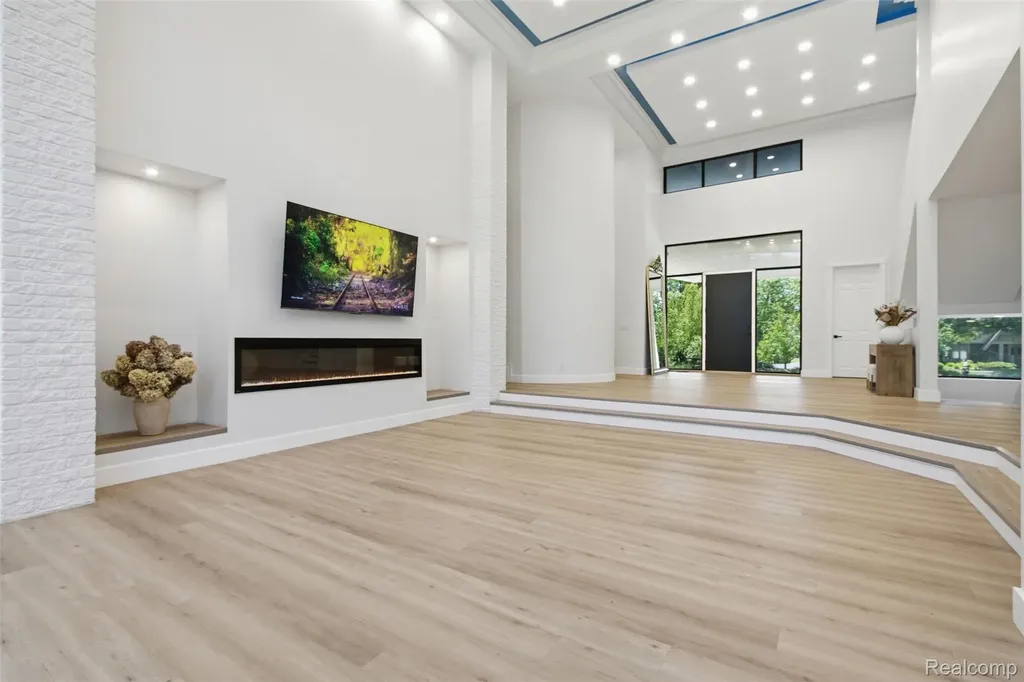 24696 Franklin Park Drive Franklin Village MI 48025