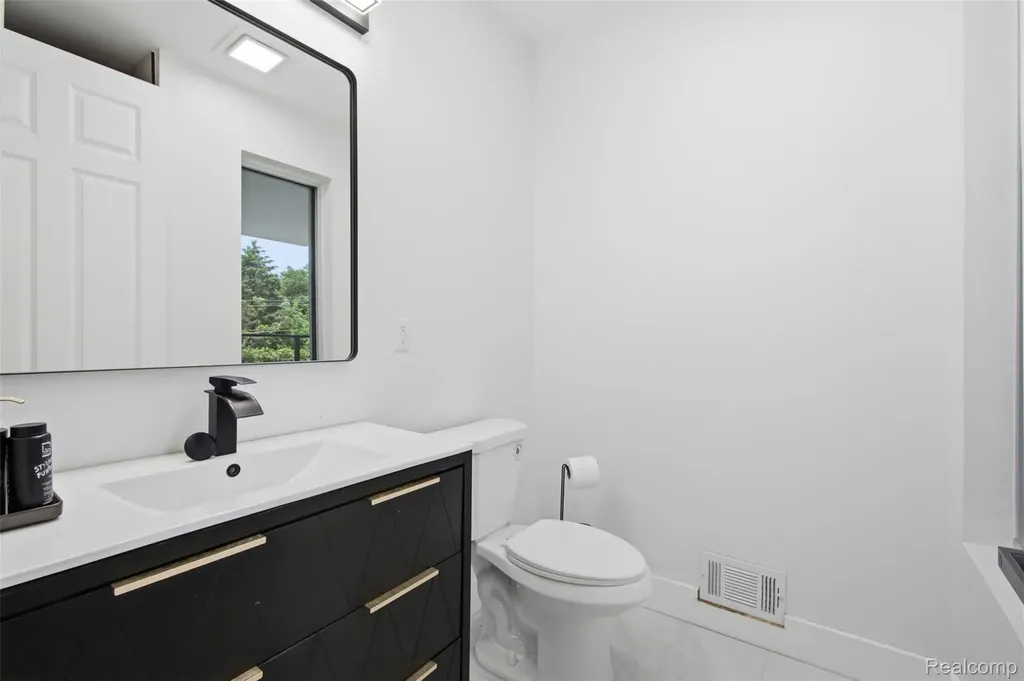 24696 Franklin Park Drive Franklin Village MI 48025