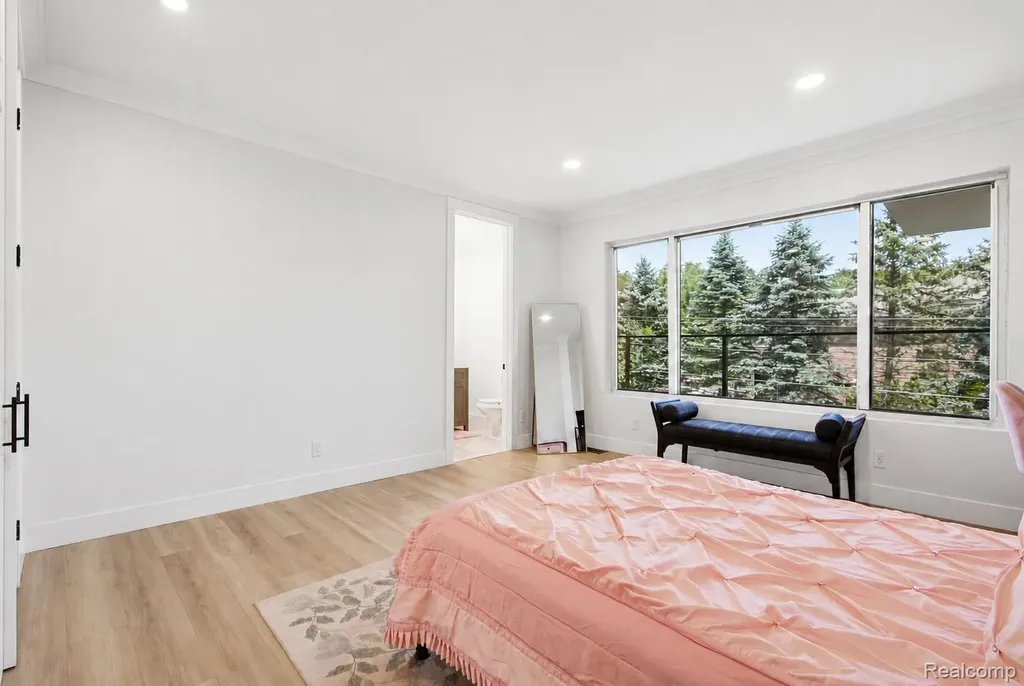 24696 Franklin Park Drive Franklin Village MI 48025
