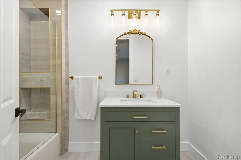 24696 Franklin Park Drive Franklin Village MI 48025