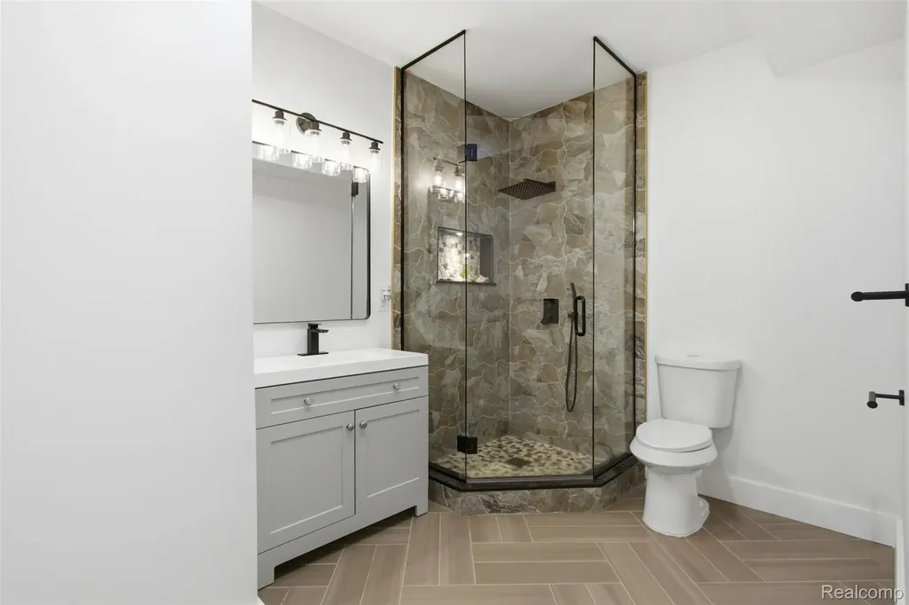 24696 Franklin Park Drive Franklin Village MI 48025