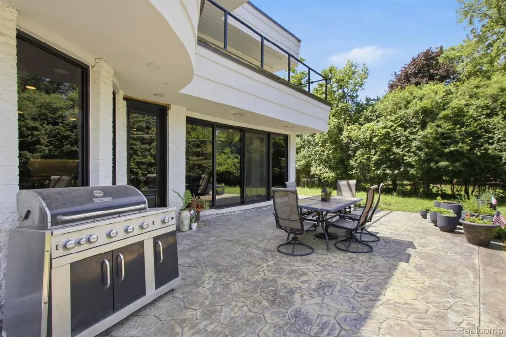 24696 Franklin Park Drive Franklin Village MI 48025