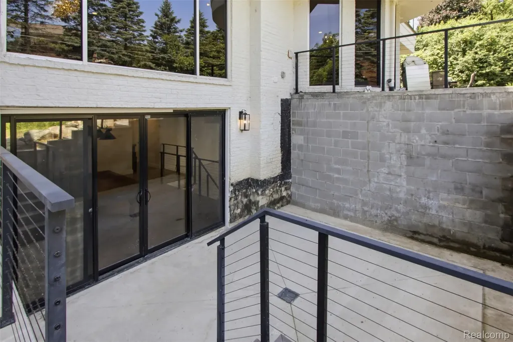 24696 Franklin Park Drive Franklin Village MI 48025