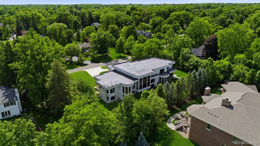 24696 Franklin Park Drive Franklin Village MI 48025