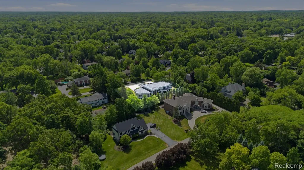 24696 Franklin Park Drive Franklin Village MI 48025
