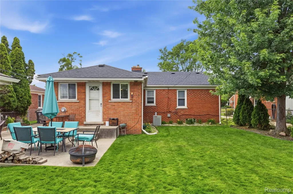 11434 Mayfield Street Livonia City MI 48150