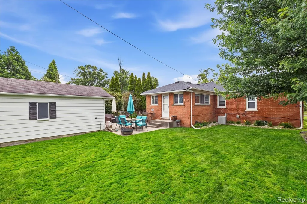 11434 Mayfield Street Livonia City MI 48150