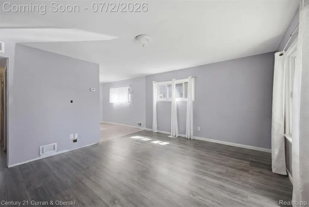 34834 Richard Street Wayne City MI 48184