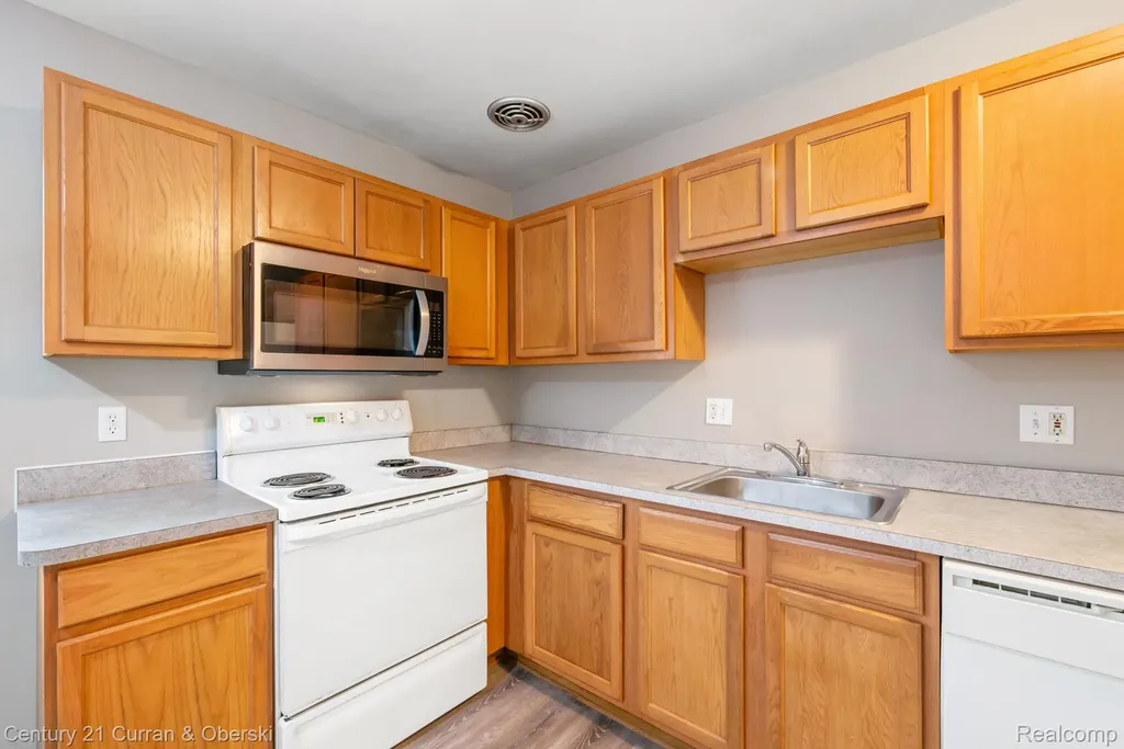 26596 Franklin Pointe Drive Southfield City MI 48034