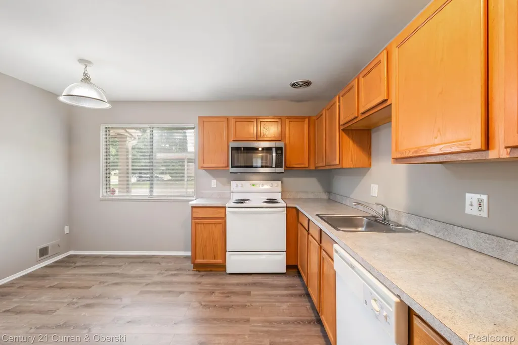 26596 Franklin Pointe Drive Southfield City MI 48034
