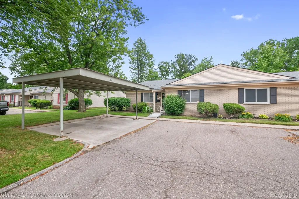 26596 Franklin Pointe Drive Southfield City MI 48034