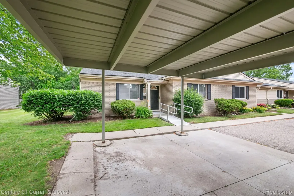 26596 Franklin Pointe Drive Southfield City MI 48034