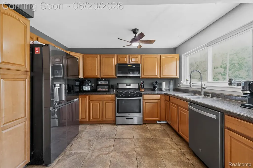 24355 Mary Street Taylor City MI 48180
