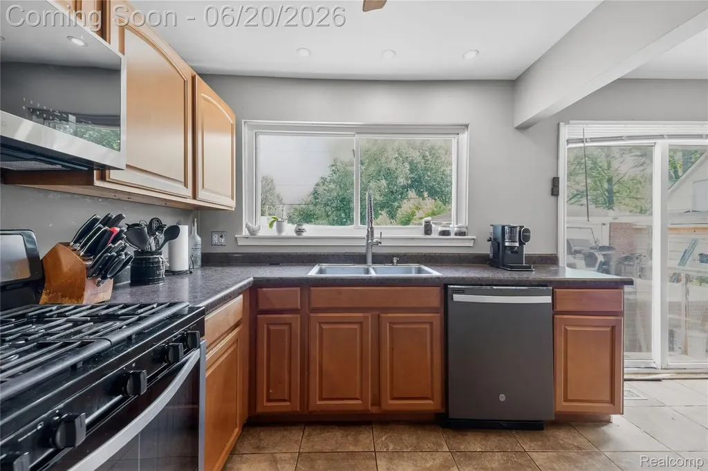 24355 Mary Street Taylor City MI 48180