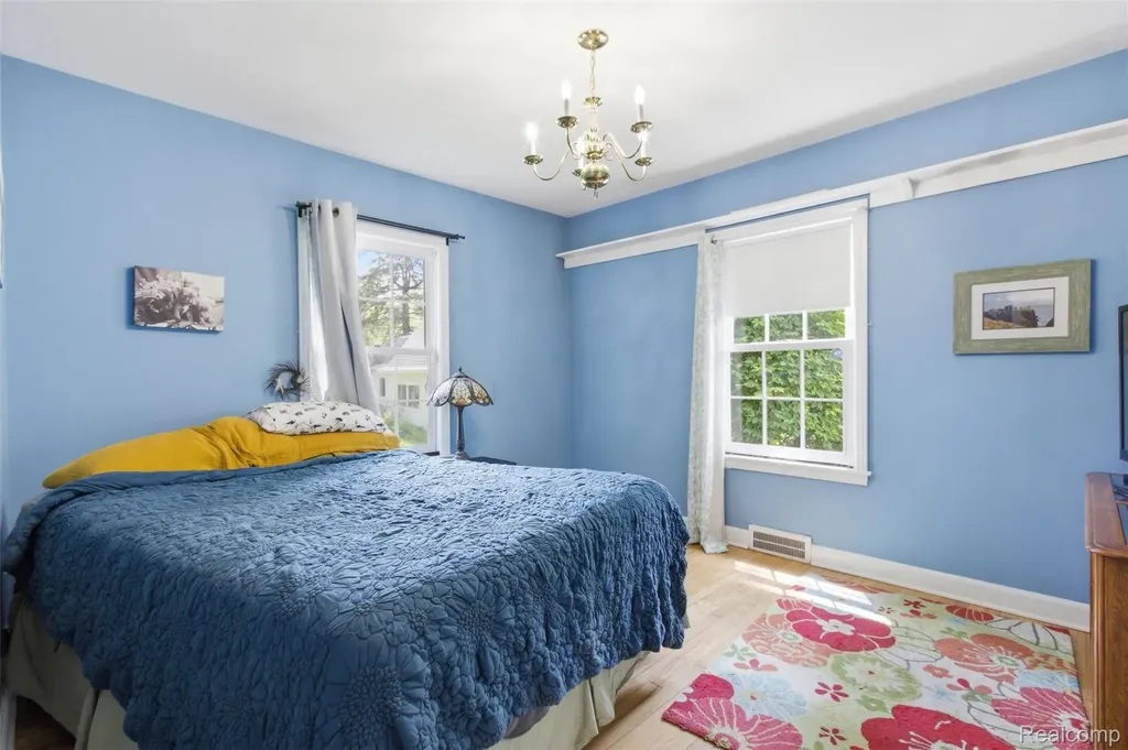 85 Hill Circle Drive Waterford Charter Township MI 48328